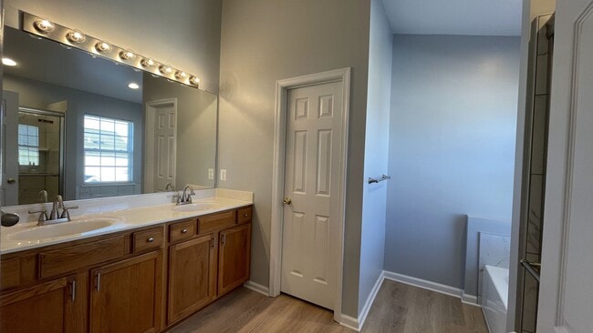 Building Photo - Idlewild Townhome