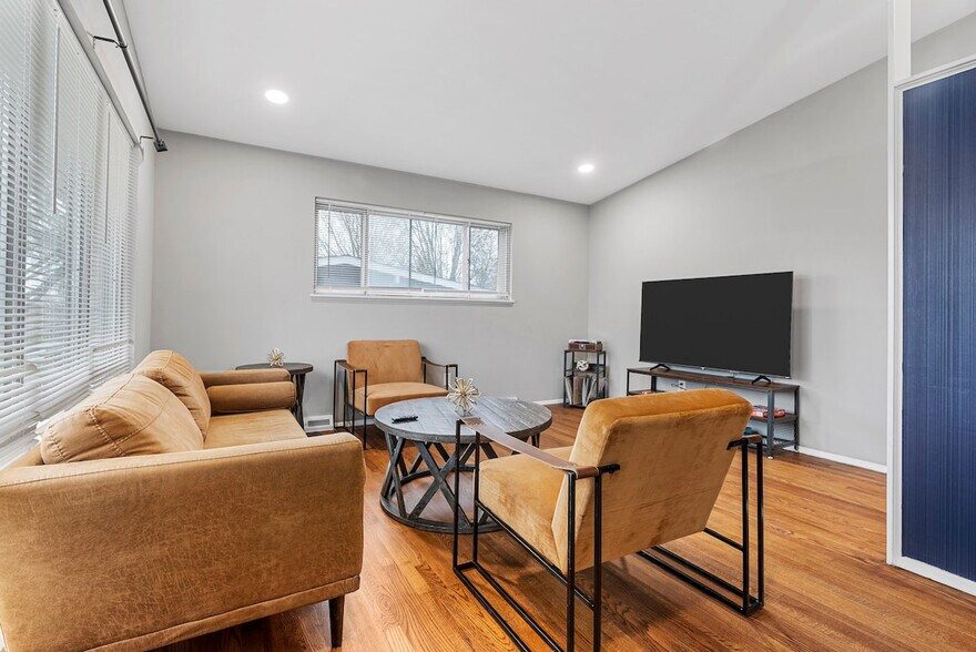 Building Photo - 2310 Dove Dr