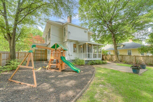 Building Photo - JULY MOVE IN SPECIAL - 1/2 OFF FIRST MONTH...