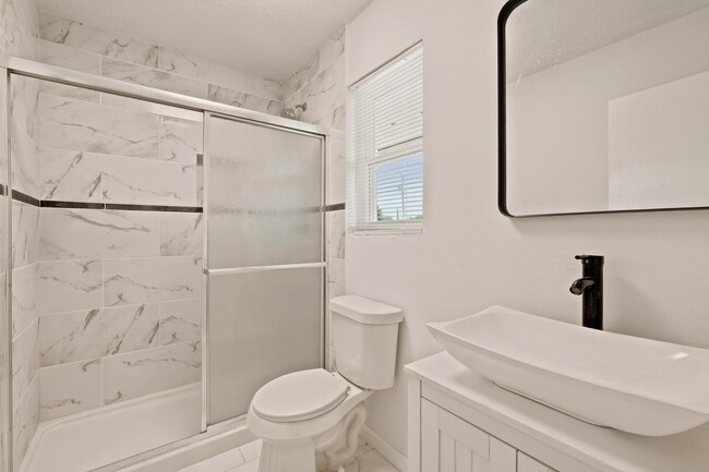 Building Photo - 502 Moorside Dr