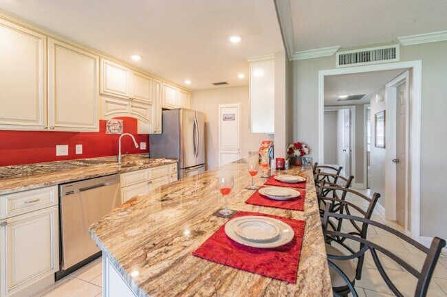 Building Photo - 650 Pinellas Point Dr S