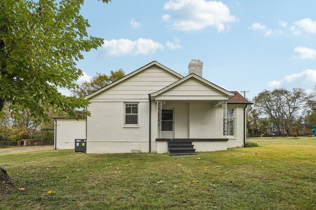 Building Photo - 2713 Brunswick Dr