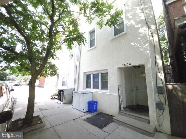 Building Photo - 3856 Terrace St