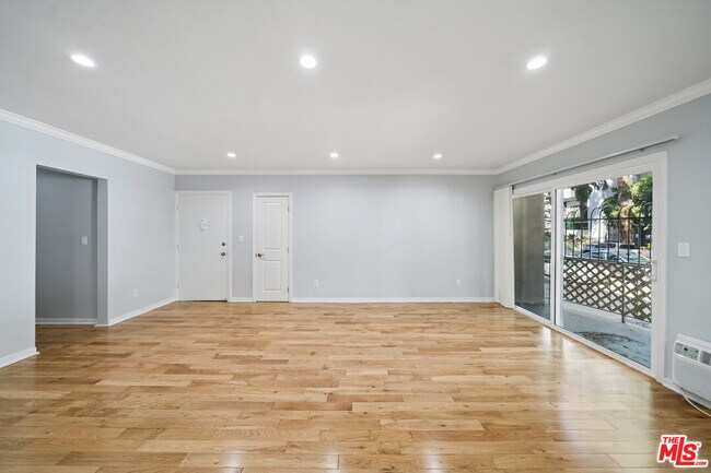 Building Photo - 7032 Lanewood Ave