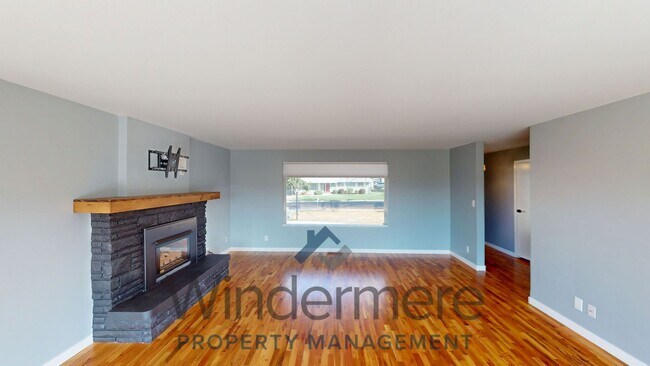 Building Photo - 2348 Frazier Dr