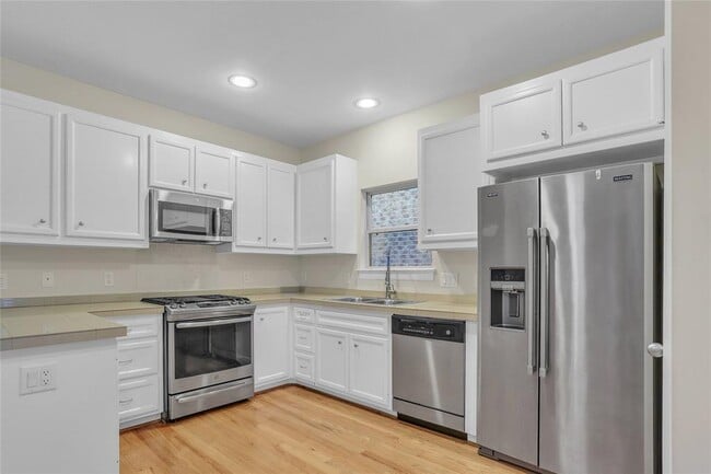 Building Photo - 919 E 36th St