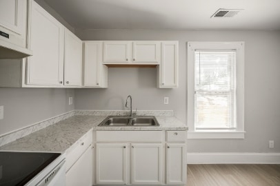 Building Photo - 373 Spring St SW