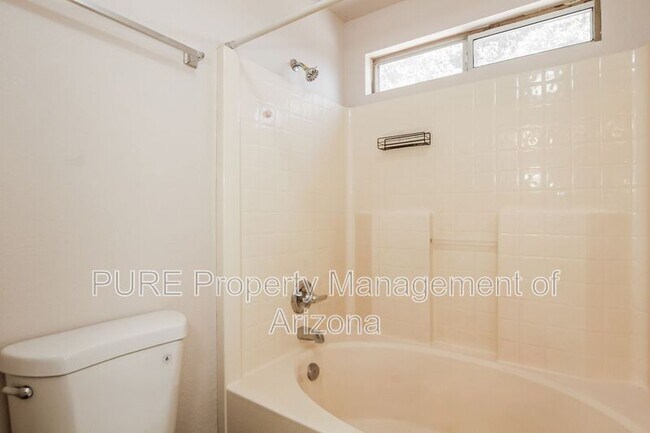 Building Photo - 3526 W Questa Dr