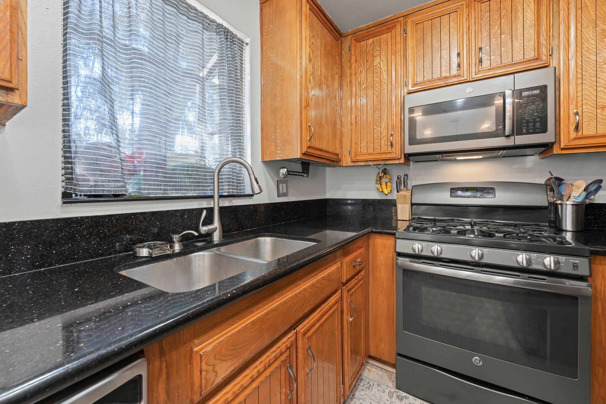 Building Photo - 18122 Sundowner Way