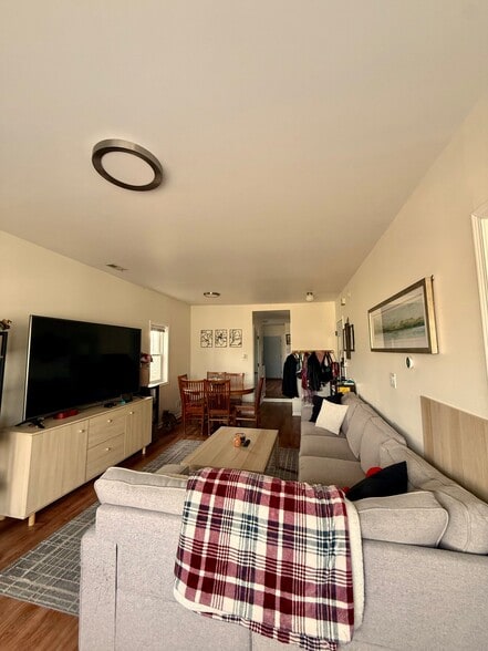 Building Photo - 2958 S Throop St