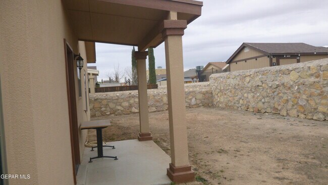 Building Photo - 14229 English Point Ave