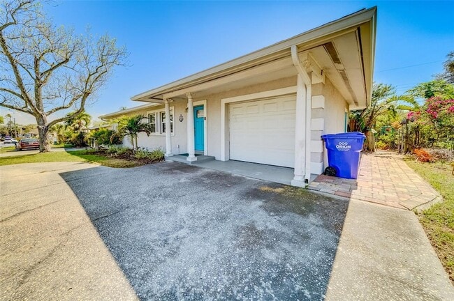 Building Photo - 11472 Park Blvd