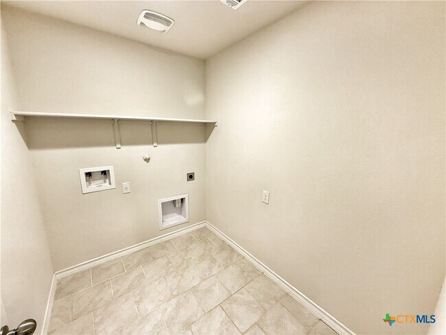 Building Photo - 380 Arbor Hills