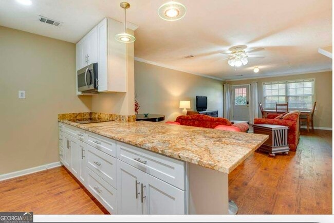 Building Photo - 1030 Fountain Glen Dr