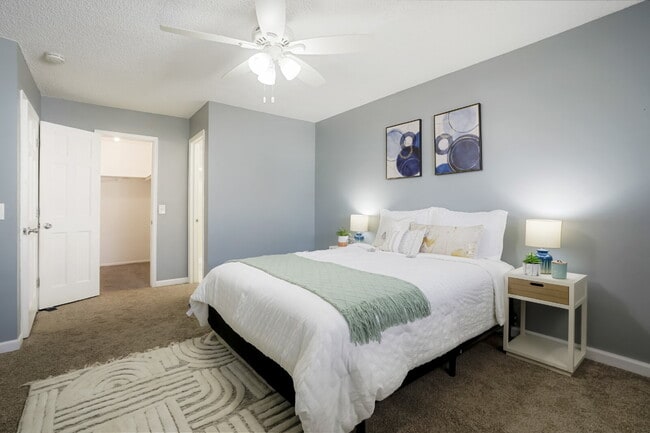 Building Photo - 2 Bedroom/2 Bathroom Condo - Aurora - Lowe...