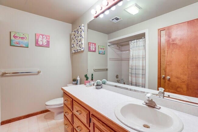 Building Photo - 31 Diane Dr