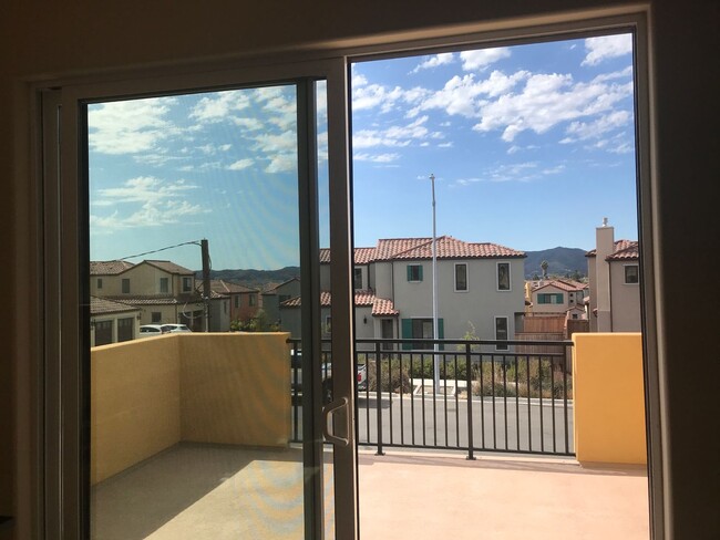 Building Photo - Spacious Home - Newer Build TOSCANO Neighb...