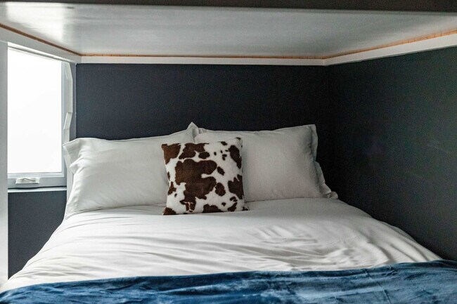 Building Photo - 245 Hermitage Ave