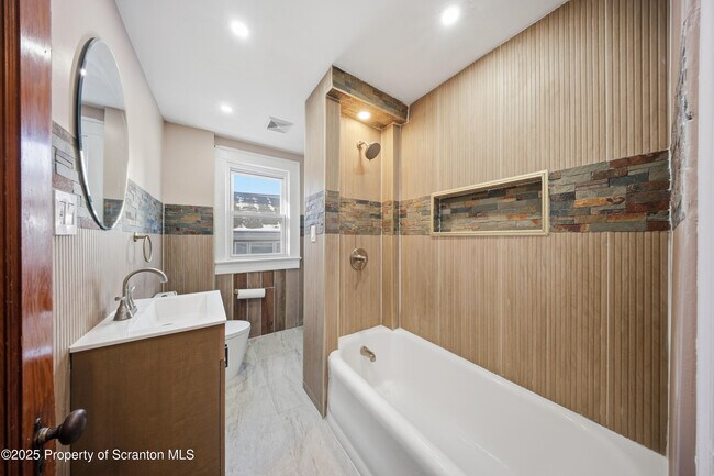 Building Photo - 1312 N Washington Ave