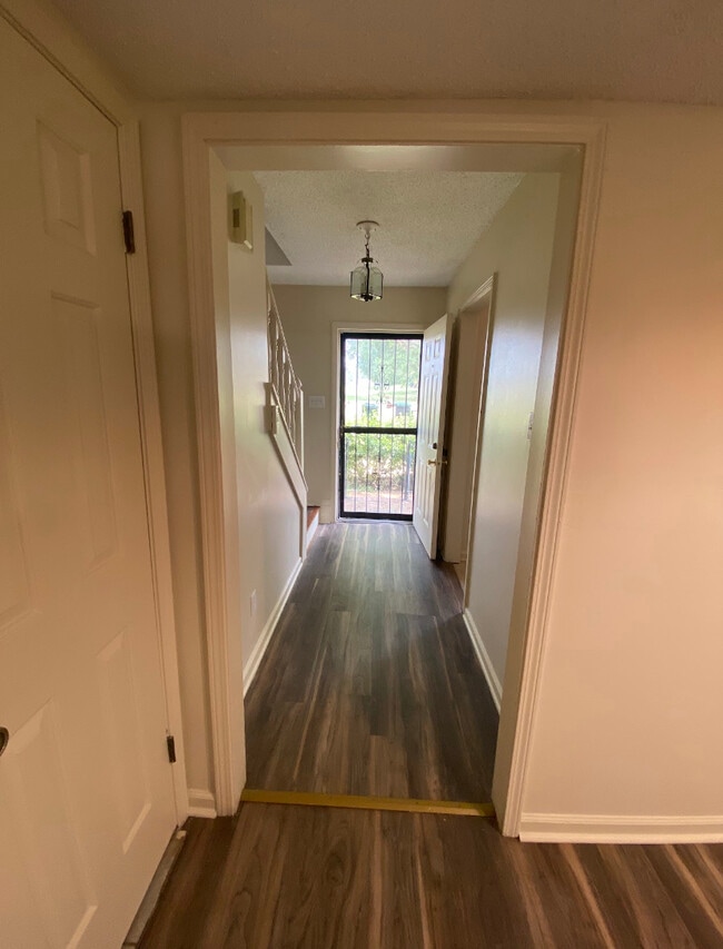 Building Photo - 5211 Kimbark Woods Dr