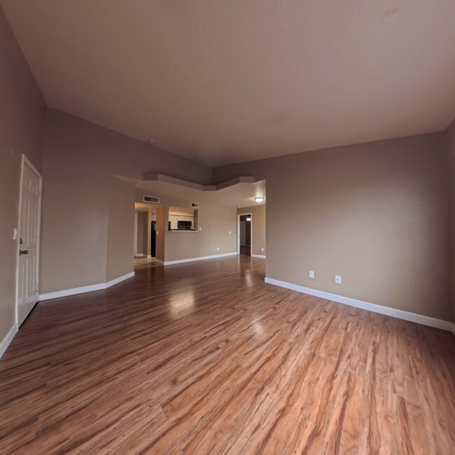 Building Photo - 8101 W Flamingo Rd