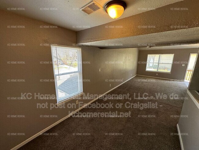 Building Photo - 4221 E 60 Terrace