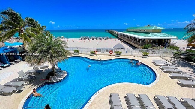 Building Photo - 16699 Collins Ave