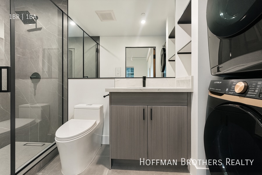 Building Photo - 1249 1/4 N Beachwood Dr