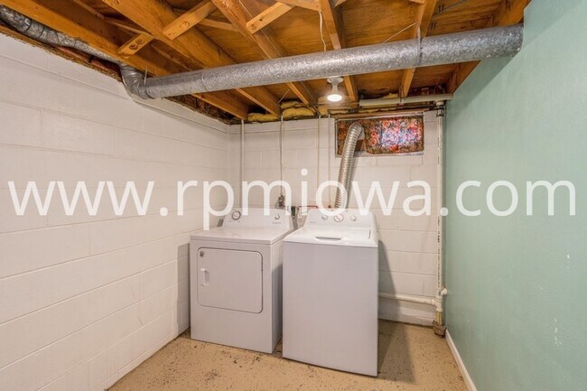 Building Photo - UPTOWN ANKENY!! 3 Bedroom, 2 Bath Home in Ankeny