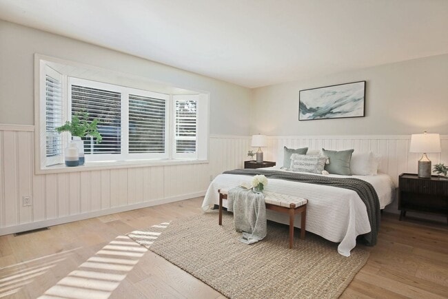 Building Photo - One Of A Kind Freeland Home with Two Seper...