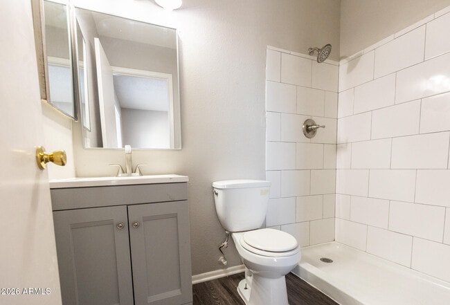 Building Photo - 2126 W Hermosa Dr