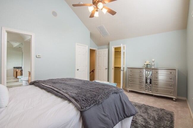 Building Photo - 3002 Clearview Cir