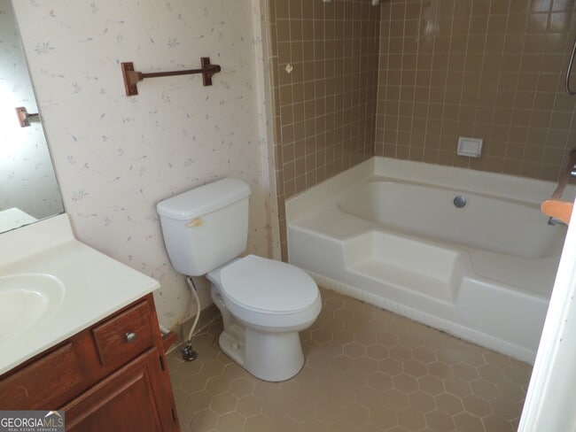 Building Photo - 492 Stonemill Manor