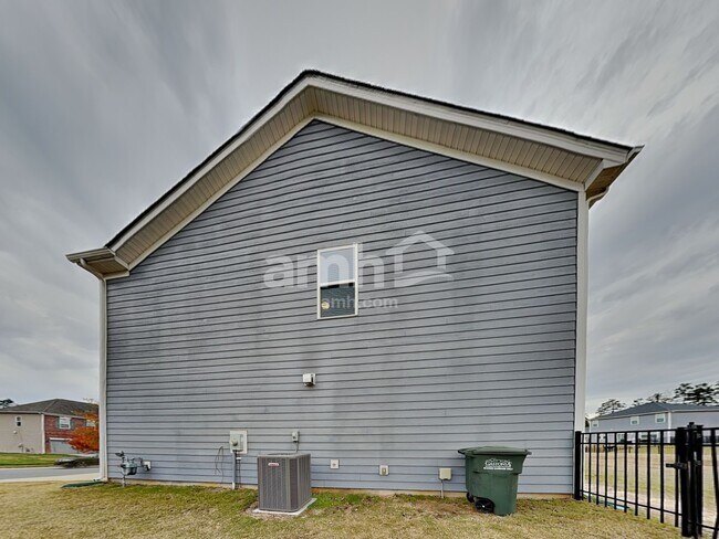 Building Photo - 4934 Trayton Ave