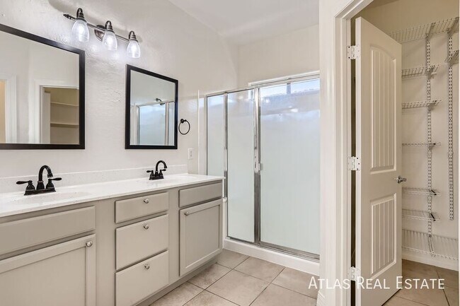 Building Photo - 13723 W Maui Ln