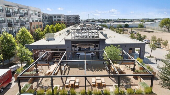 Building Photo - 4315 S Congress Ave