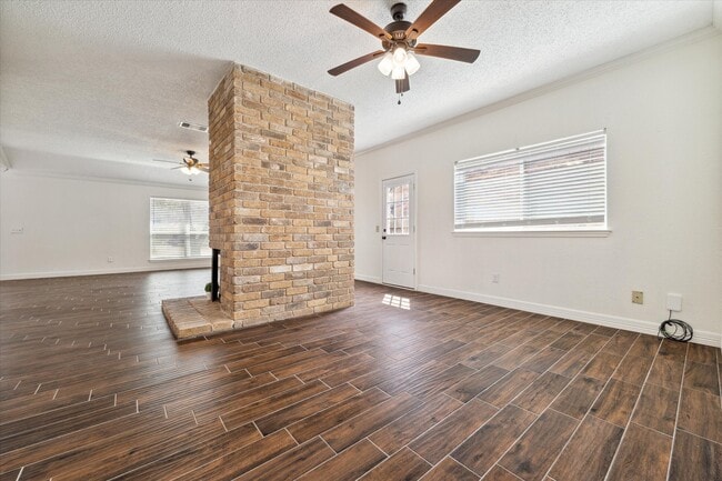 Building Photo - 3915 Flintrock Ln
