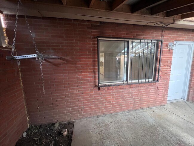 Building Photo - 3413 Ross Ave SE