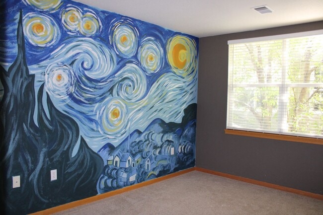 Building Photo - Spacious 2-Bedroom Condo Backing to Open Space