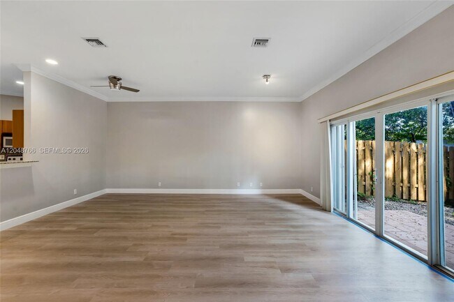 Building Photo - 2929 SW 18th Terrace