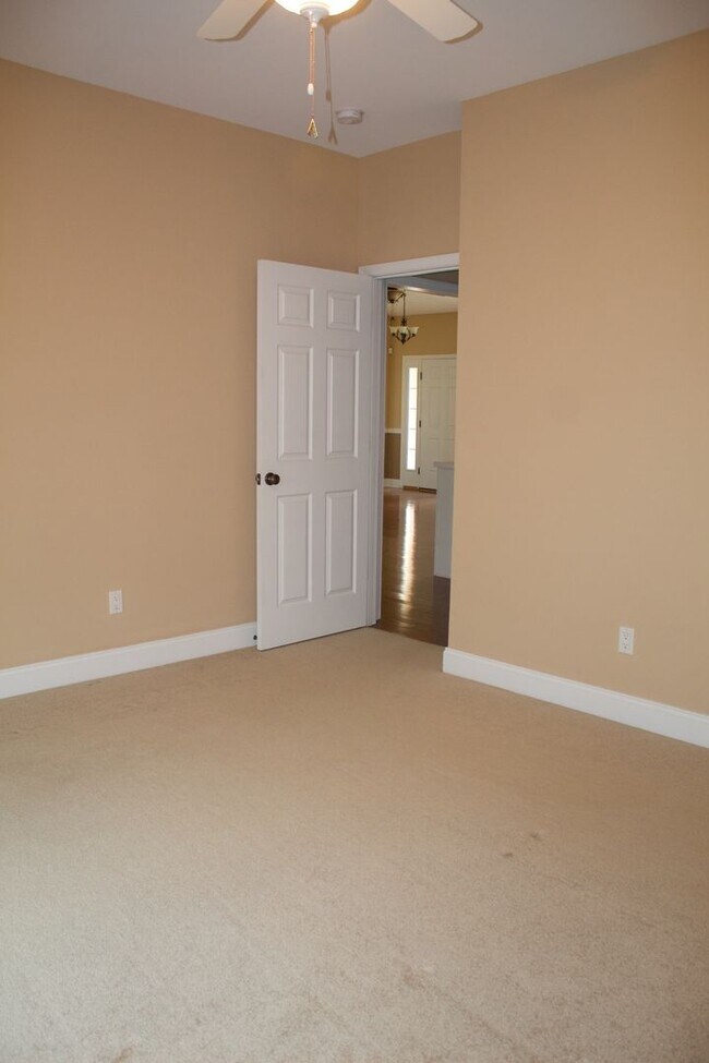 Building Photo - For Rent - Charming 3BR/2BA Home in Macken...