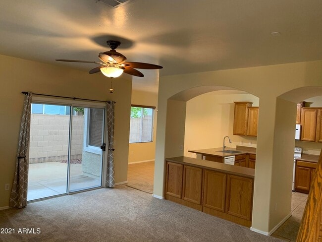 Building Photo - 3040 W Cavalry Dr
