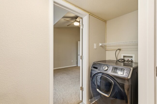 Building Photo - Beautiful 1 Bedroom Condo - Carport, Community and Gym available ASAP!