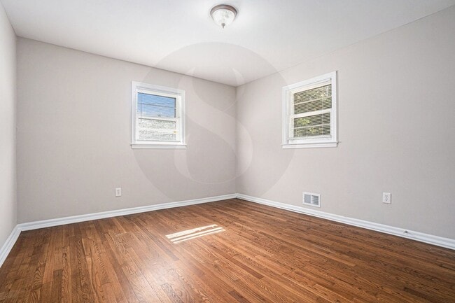 Building Photo - Charming 3BR/1BA Ranch Home with Open Layout & Fenced Backyard