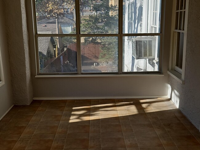 Building Photo - 4826 Jarboe St