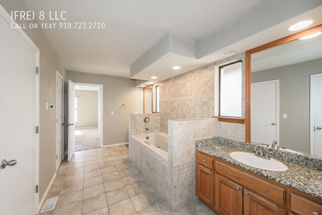 Building Photo - 7746 E 87th St