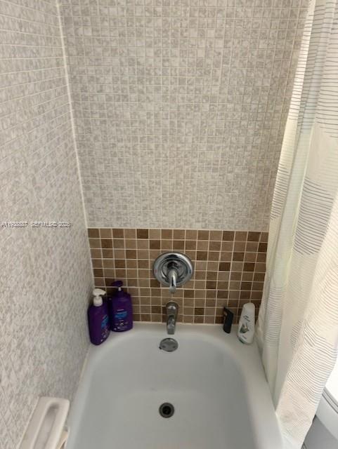 Building Photo - 105 Royal Pk Dr