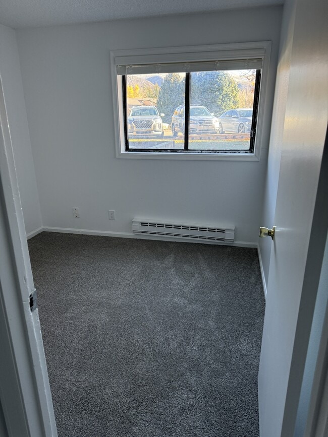 Building Photo - 1061 W Beaver Creek Blvd