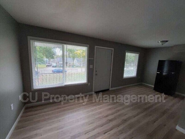 Building Photo - 333 S Steffler St
