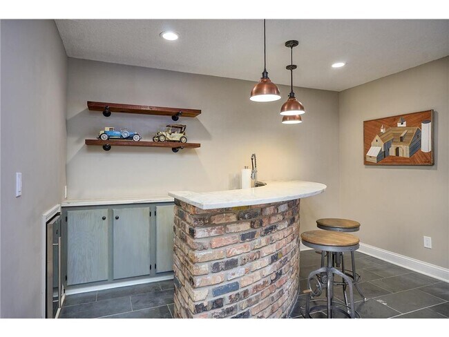 Building Photo - 1832 Essex Rd